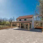 House Katica Grubine