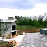 House Katica فيلة *